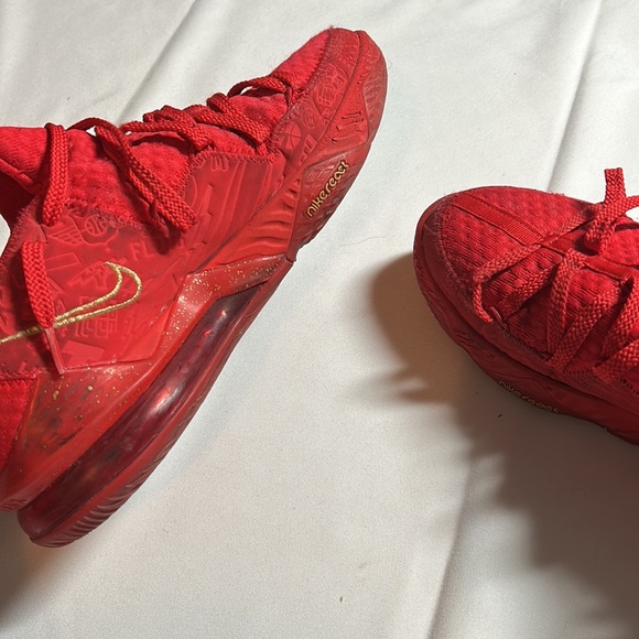 Nike LeBron 17 Low - Picture 3 of 3